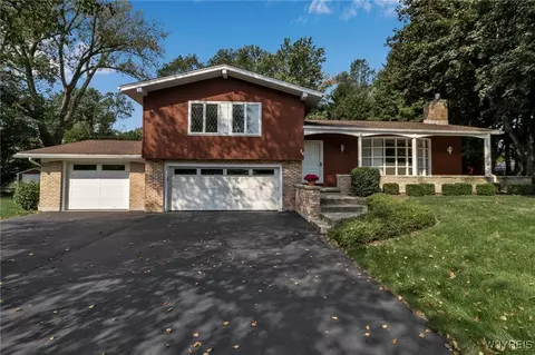 34 Roycroft Cir, Aurora, NY 14052