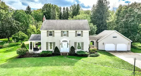 12319 Liberia Rd, East Aurora, NY 14052