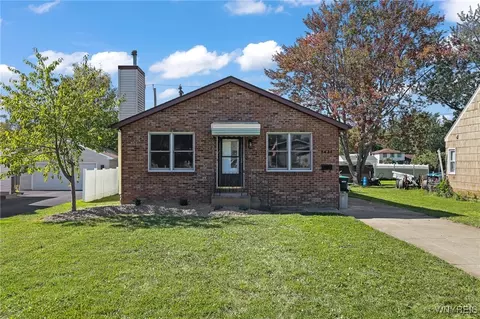 3426 Greenway Rd, Grand Island, NY 14072