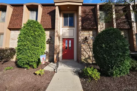 15 Greenwich Dr #3, Amherst, NY 14228