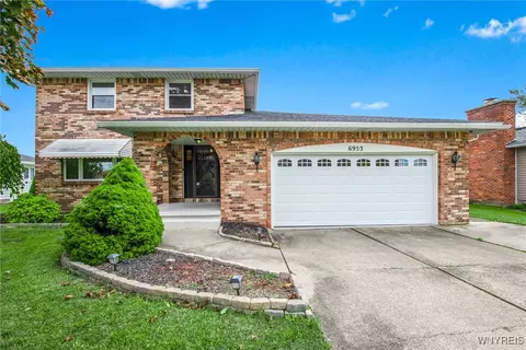 6953 Tawny Dr, Wheatfield, NY 14304