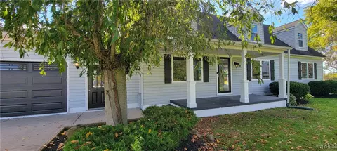 7878 Chestnut Ridge Rd, Royalton, NY 14067