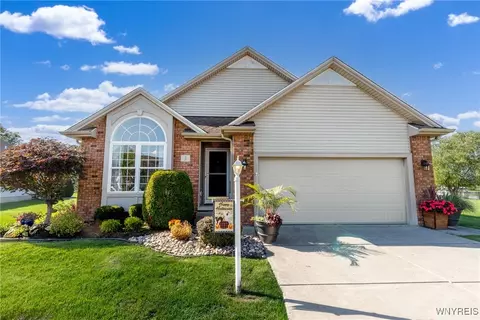 3 Starling Ct, Wheatfield, NY 14120