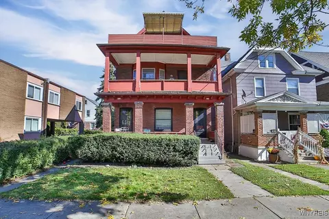 561 Memorial Pkwy, Niagara Falls, NY 14301