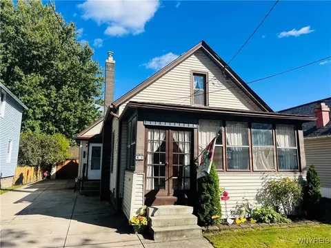 63 Douglas St, Tonawanda, NY 14150