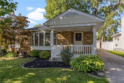 2742 Colvin Blvd, Tonawanda, NY 14150