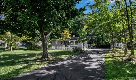 277 Hollybrook Rd, Rochester, NY 14623
