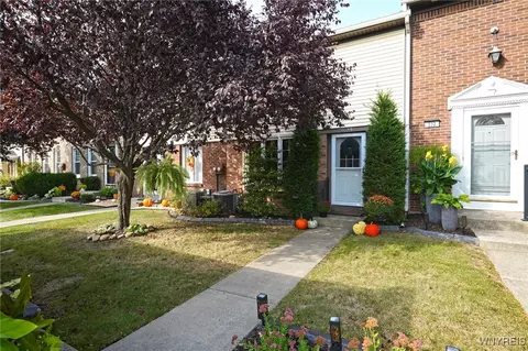 234 Stepping Stone Ln, Orchard Park, NY 14127