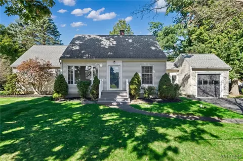 2 Pleasant Ave, Evans, NY 14006