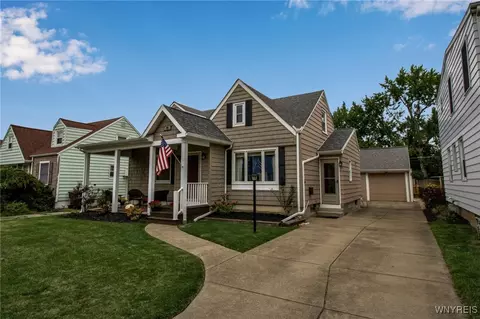 95 Treadwell Rd, Tonawanda, NY 14150