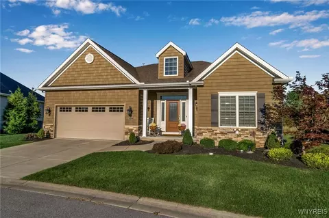 5654 Chatham Ln, Clarence Center, NY 14032