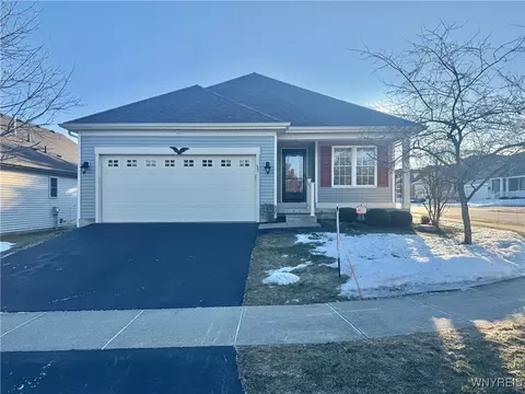 57 Blossom Wood Ln, Cheektowaga, NY 14227