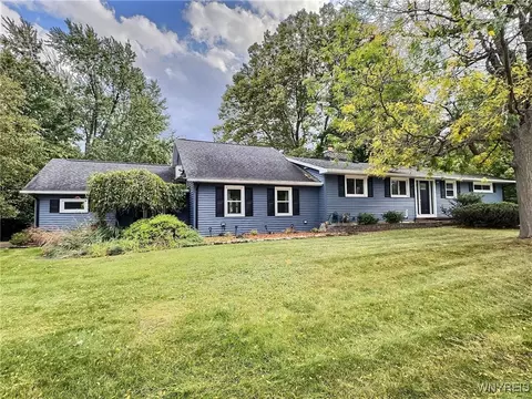 177 Columbia Dr, Amherst, NY 14221