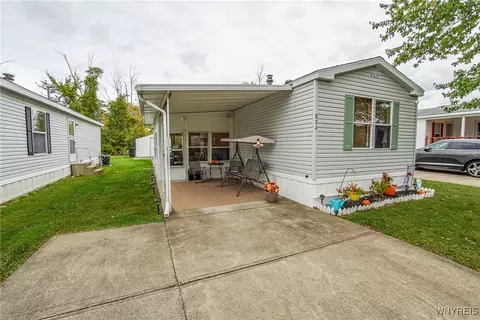 874 Thomas Ln, Evans, NY 14006 photo 4
