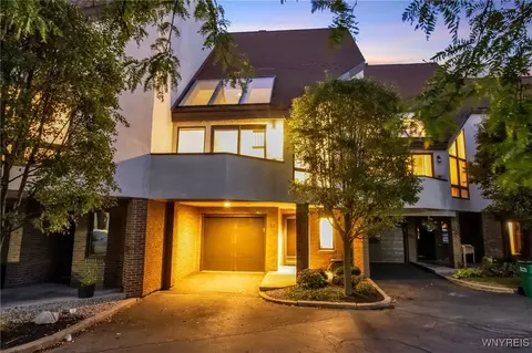 17 Harbour Pointe, Buffalo, NY 14202