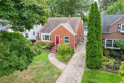 111 Lamont Dr, Amherst, NY 14226