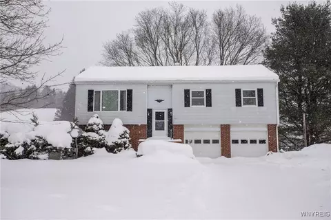 4582 Whalen Rd, Great Valley, NY 14741