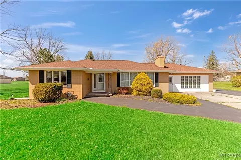 6332 Broadway St, Lancaster, NY 14086