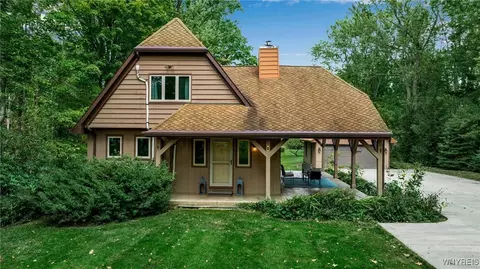 6100 Newton Rd, Orchard Park, NY 14127