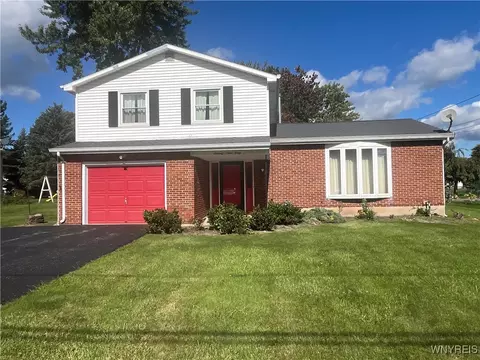 7940 Hickory Ln, Niagara, NY 14304
