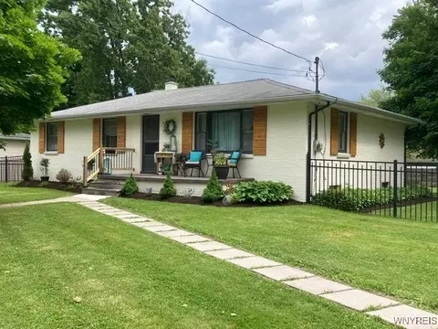 20 Hill St, Lockport, NY 14094