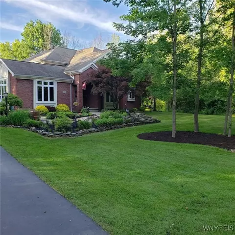 10520 Tillman Rd, Clarence, NY 14031