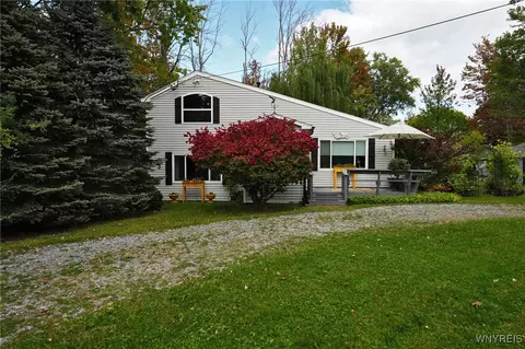 30 South Ln, Evans, NY 14006