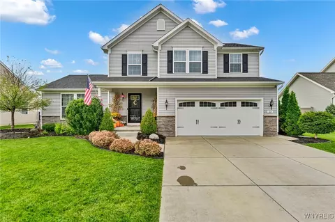 13 Crabapple Ln, Lancaster, NY 14086