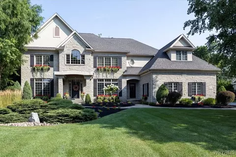 5112 Rockledge Dr, Clarence, NY 14031