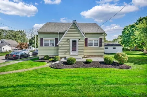 172 Irwinwood Rd, Lancaster, NY 14086