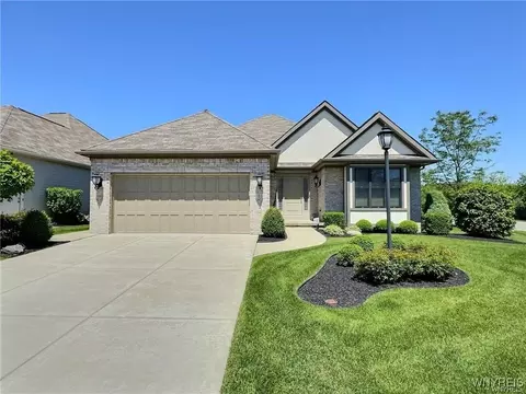 11 Beckford Ct, Amherst, NY 14221