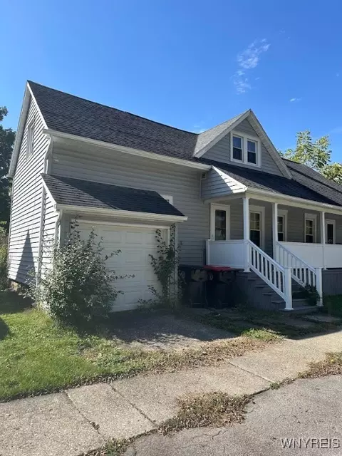 3 Oakwood Ave, Lancaster, NY 14086