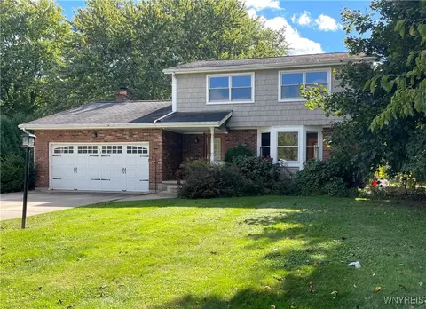 710 Hillview Ct, Lewiston, NY 14092