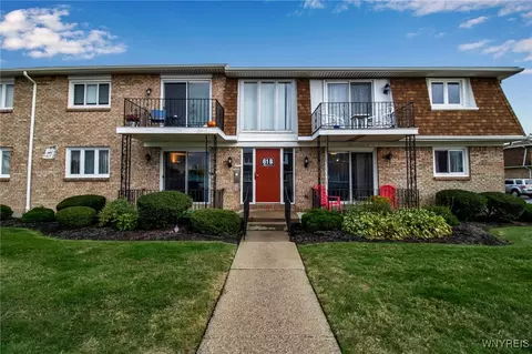 61 Georgian Ln # B, Amherst, NY 14221