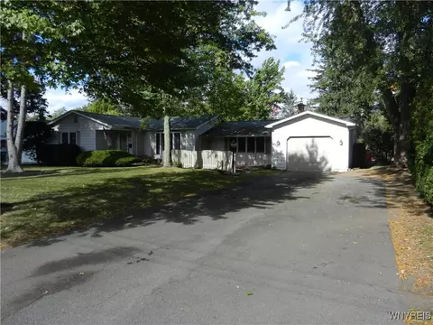 4180 Norway Pl, Hamburg, NY 14075