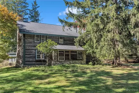 233 Pine St, Aurora, NY 14052