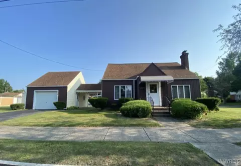 8905 Lindbergh Ave, Niagara Falls, NY 14304