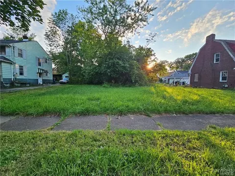 4022 Bell St, Niagara Falls, NY 14305