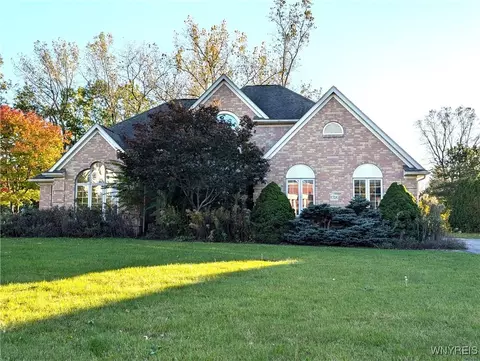 6706 Westminster Dr, East Amherst, NY 14051