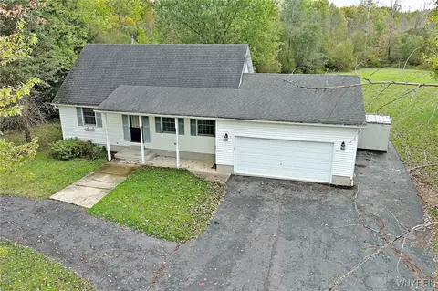 9325 Tonawanda Crk Rd S, Clarence, NY 14031