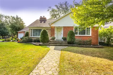 63 Bentham Pkwy, Amherst, NY 14226