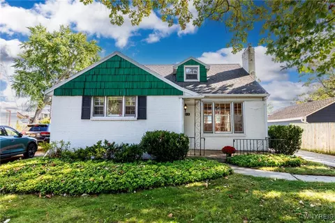 13 Summerwood Ct, Buffalo, NY 14223