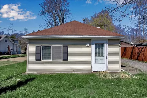 450 Jefferson Ave, Evans, NY 14006
