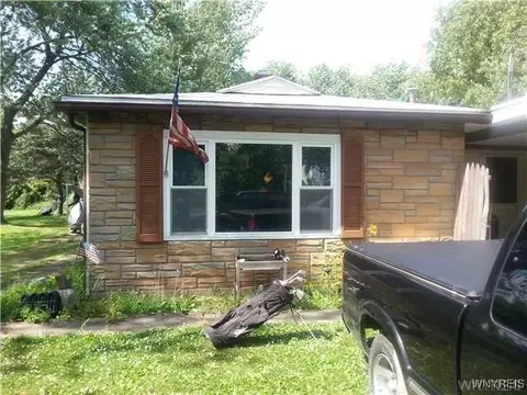 6200 Woodside Pl, Niagara, NY 14304