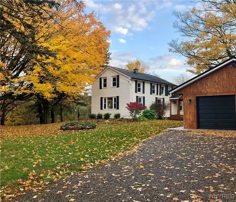 1029 Schopper Rd, Aurora, NY 14052