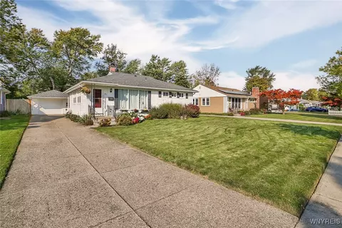 89 Pearce Dr, Amherst, NY 14226