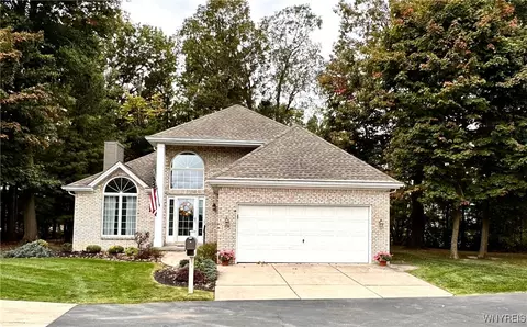 55 Sutherland Ct, Buffalo, NY 14221