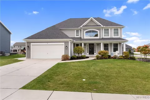 15 Vista Ct, West Seneca, NY 14224