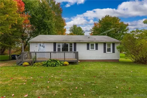 3777 Randall Rd, Ransomville, NY 14131