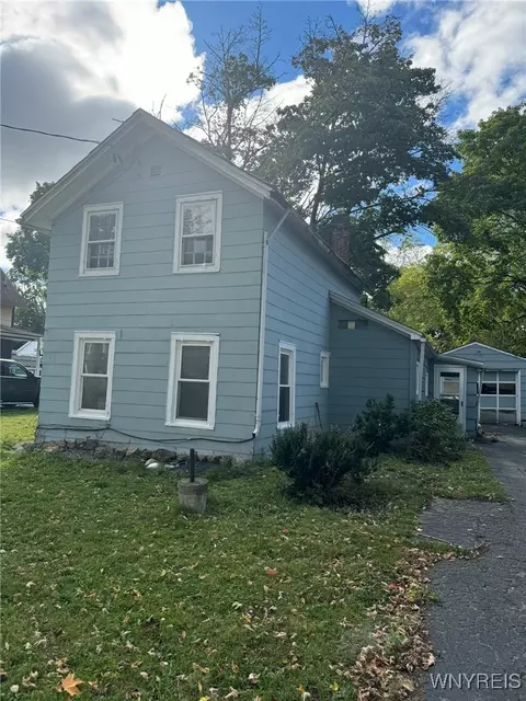 323 South St, Lockport, NY 14094